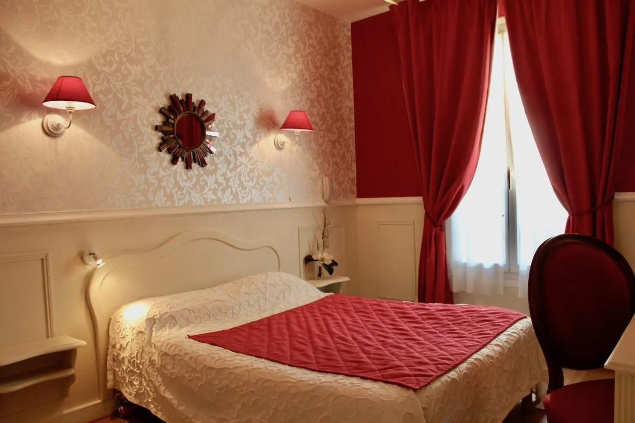 Hotel Chopin Paris 2*,