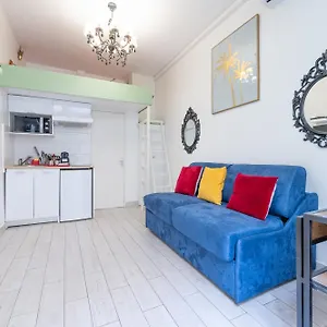 Little Boudoir Of Champs-elysées Parigi