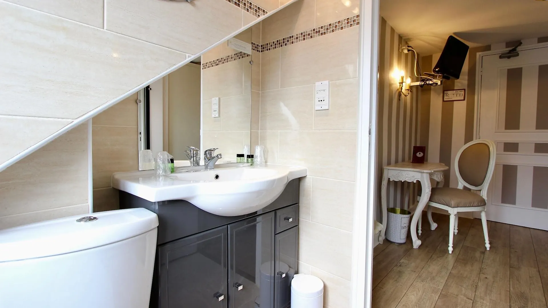 **  Hotel Chopin Paris France
